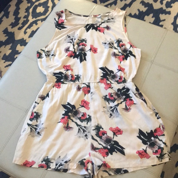 BB Dakota Pants - BB Dakota -worn once ! romper size large